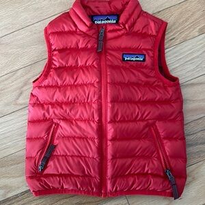 12-18m Patagonia puffer vest, red